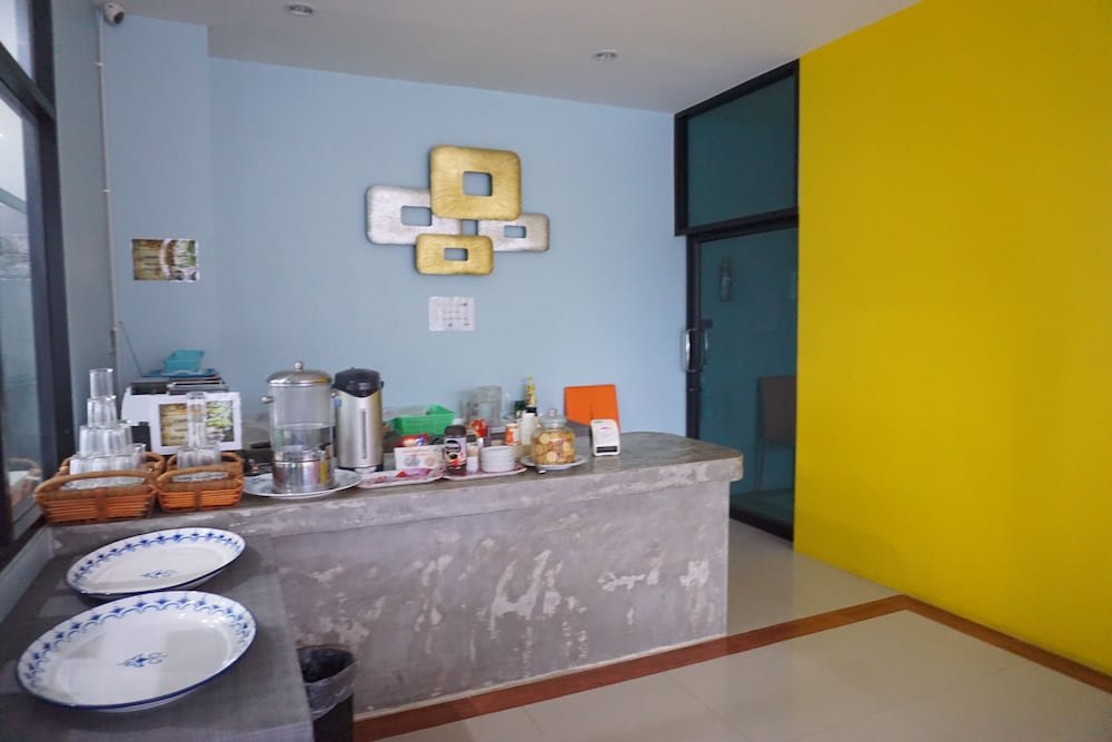 c2u hotel uthai thani adults only