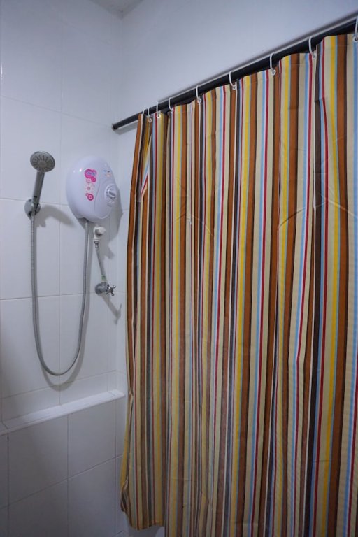 c2u hotel uthai thani adults only