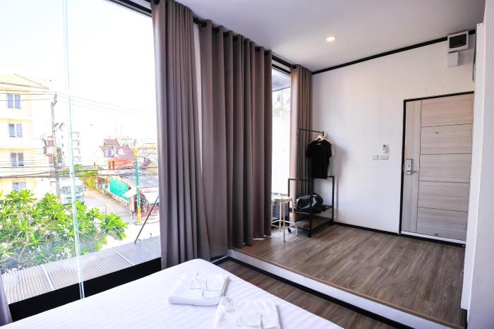 glur phuket patong beach