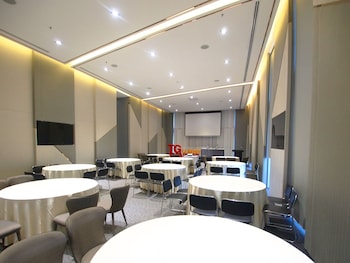 the quarter ari by uhg