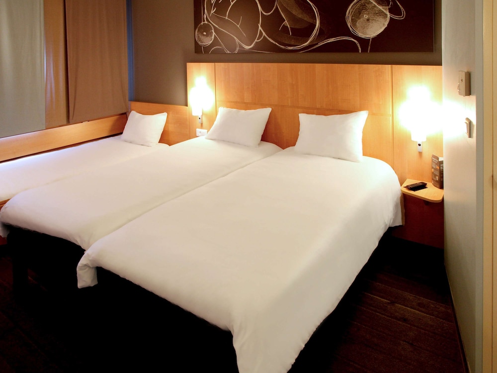 ibis les herbiers