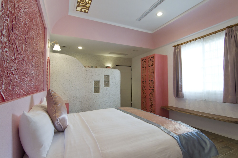 sin sin hotel iii