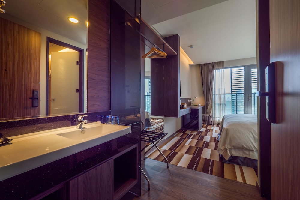 watermark hotel kaohsiung station