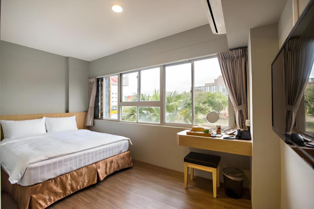 traveller inn day moon hotel