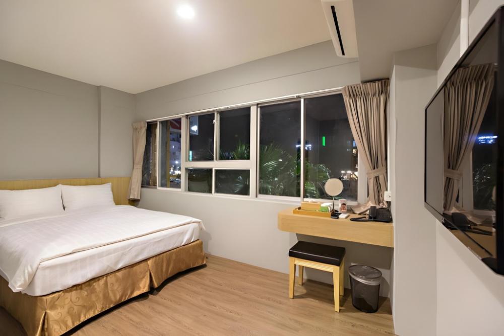 traveller inn day moon hotel