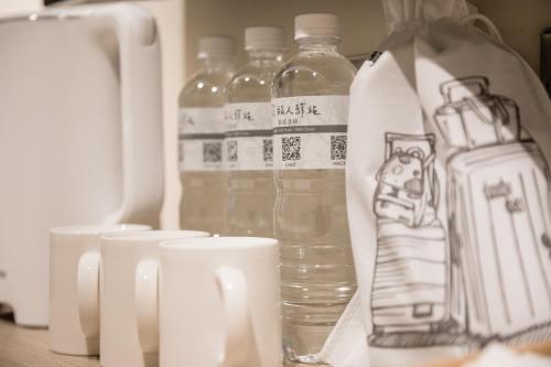 traveller inn day moon hotel