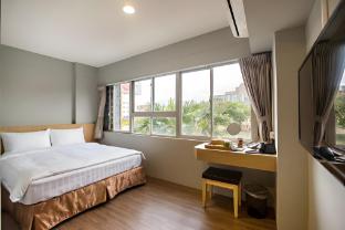 traveller inn day moon hotel