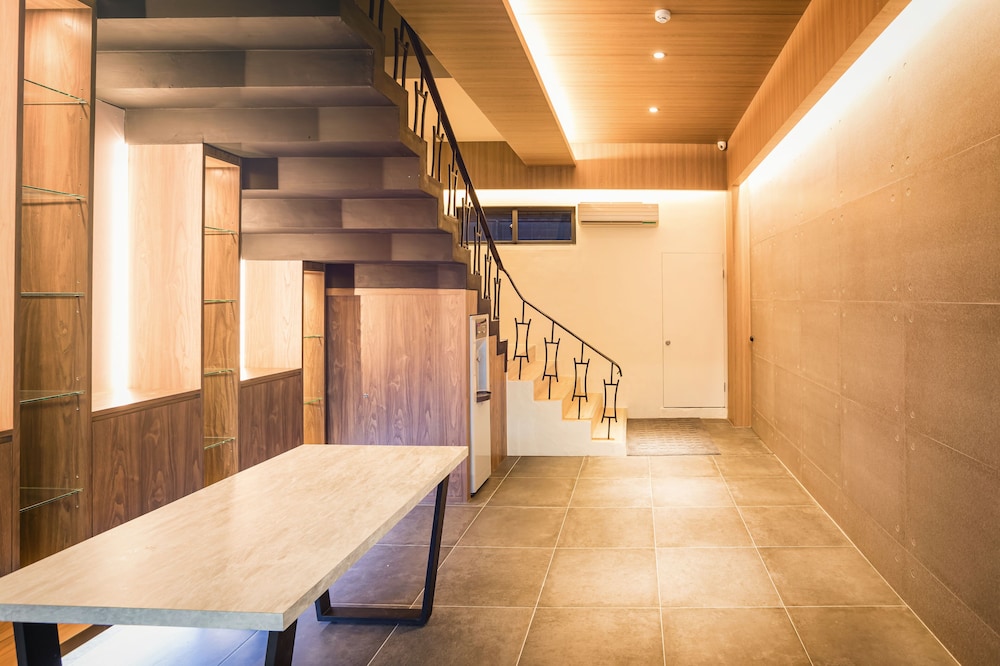 traveller inn day moon hotel