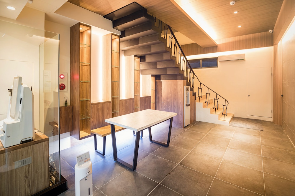 traveller inn day moon hotel