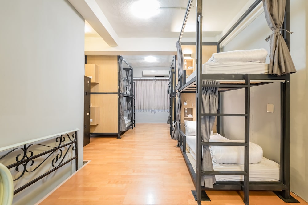 traveller inn day moon hotel