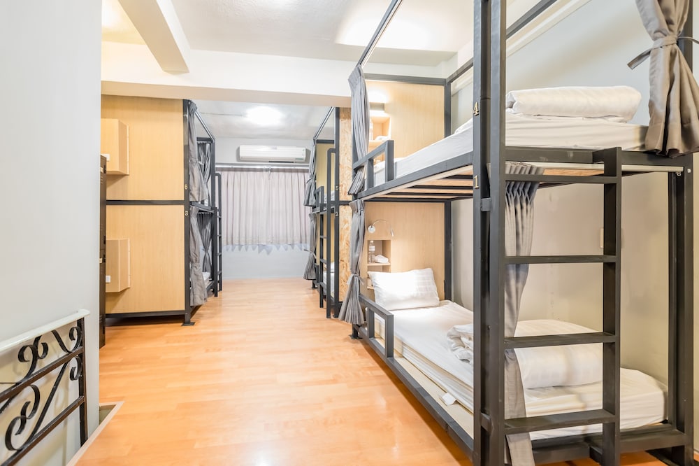 traveller inn day moon hotel