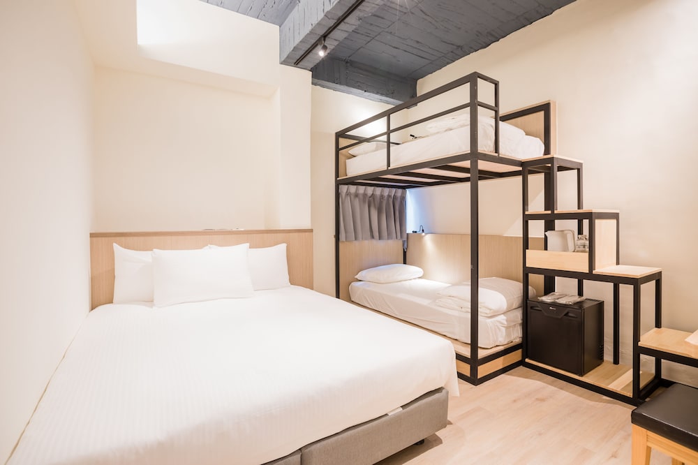 traveller inn day moon hotel