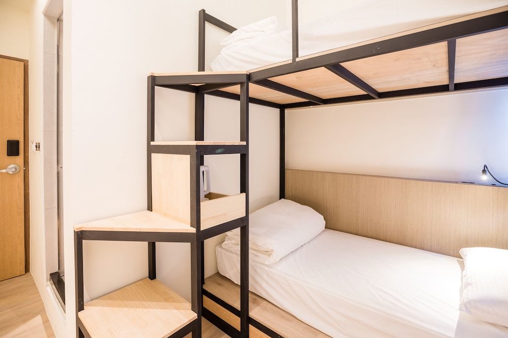 traveller inn day moon hotel