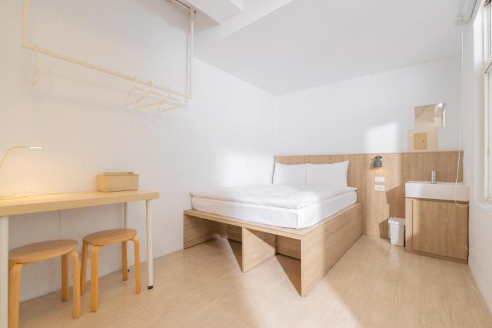 owlstay flip flop hostel garden