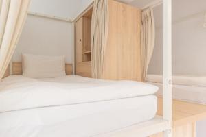 owlstay flip flop hostel garden