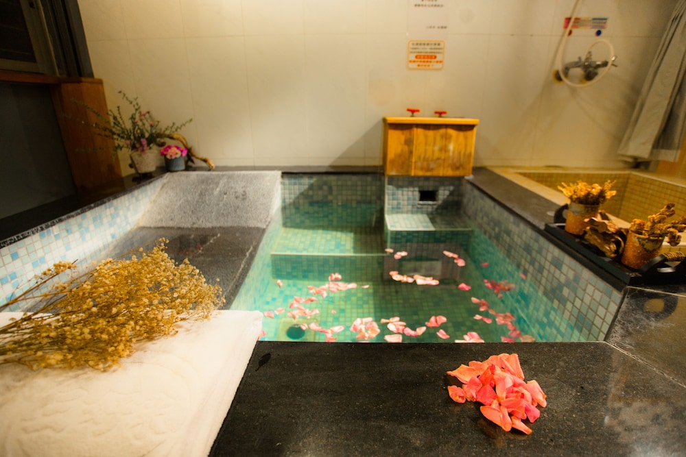 wulai sunglyu spring resort