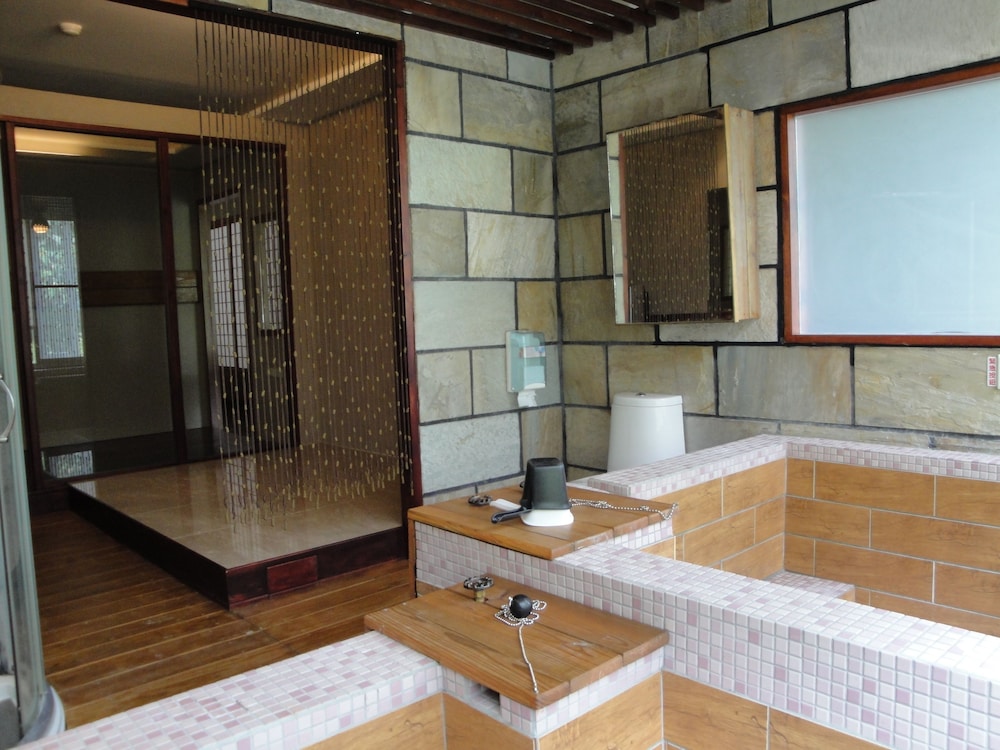 wulai sunglyu spring resort