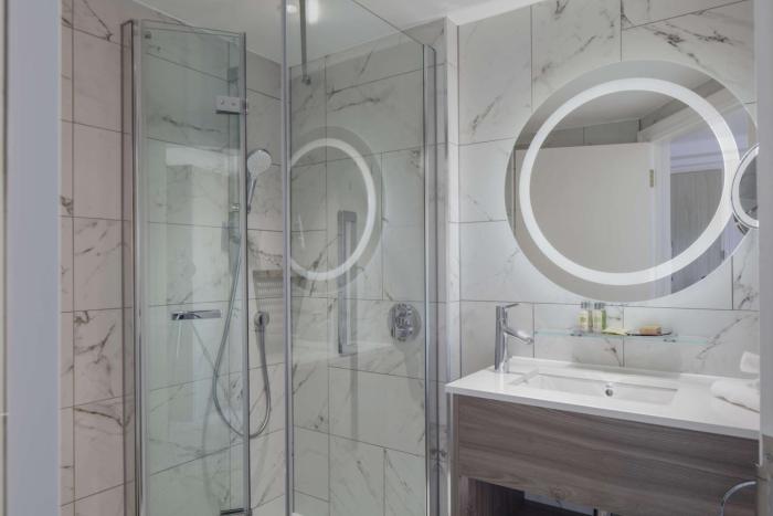 doubletree by hilton bath
