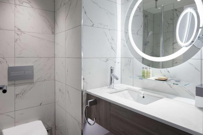 doubletree by hilton bath