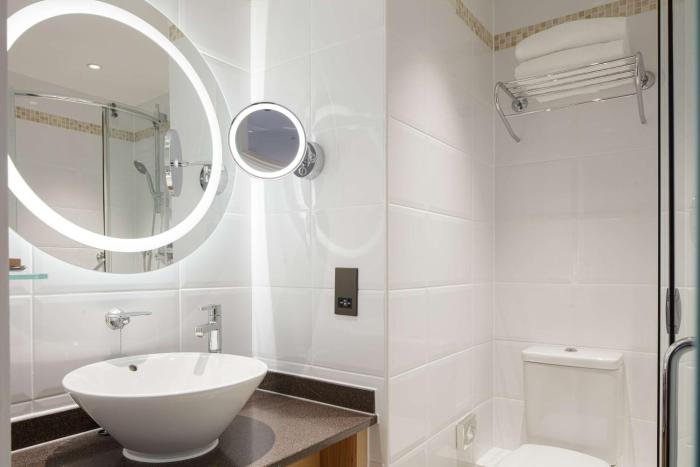 doubletree by hilton bath