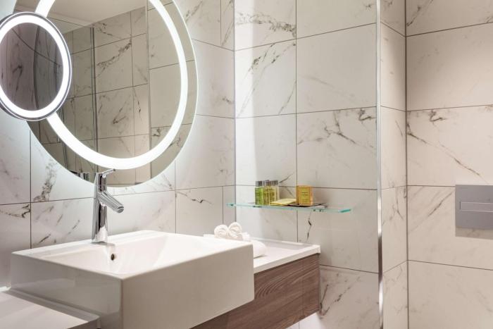 doubletree by hilton bath
