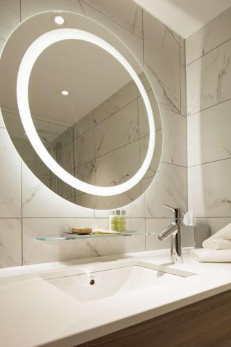 doubletree by hilton bath