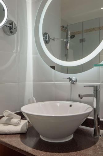 doubletree by hilton bath
