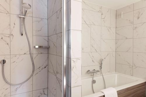 doubletree by hilton bath