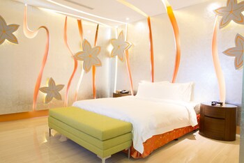 all ur boutique motel hua lian branch