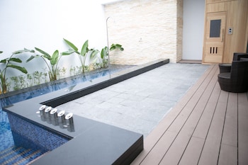 all ur boutique motel hua lian branch