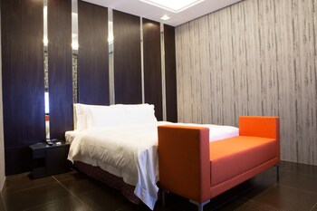 all ur boutique motel hua lian branch