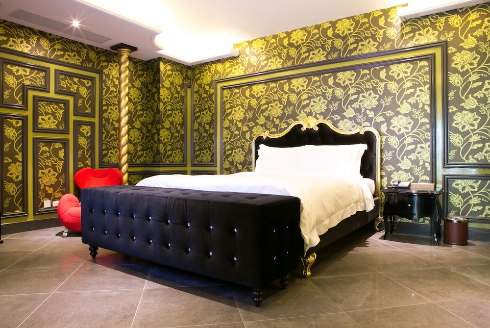 all ur boutique motel hua lian branch