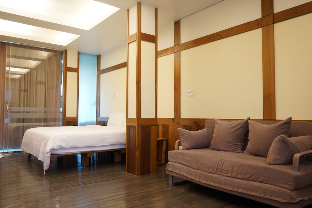 artisan hostel