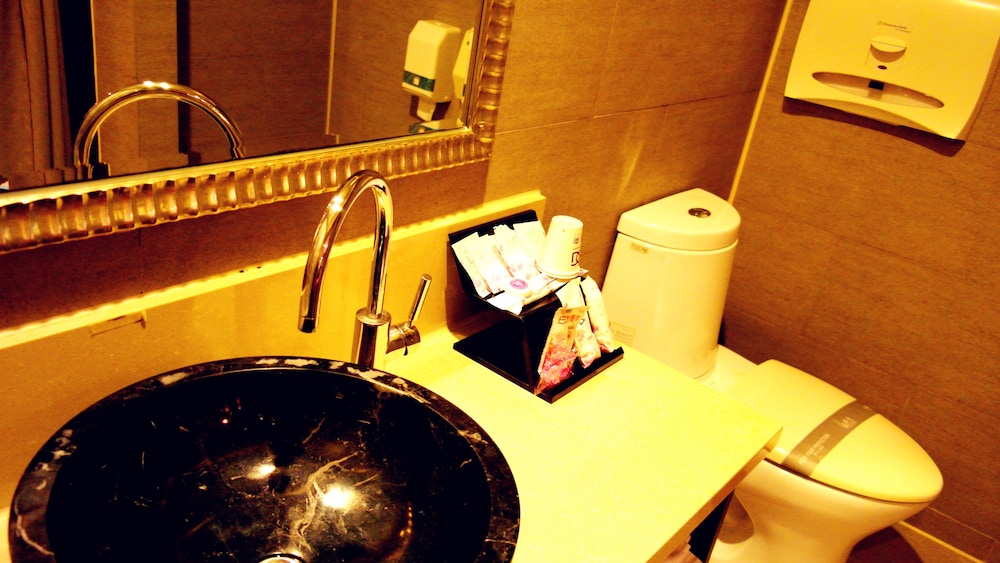 discovery motel tucheng