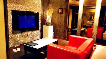 discovery motel tucheng