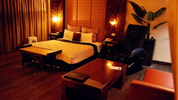 discovery motel tucheng