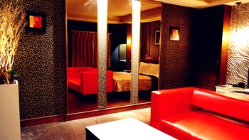 discovery motel tucheng