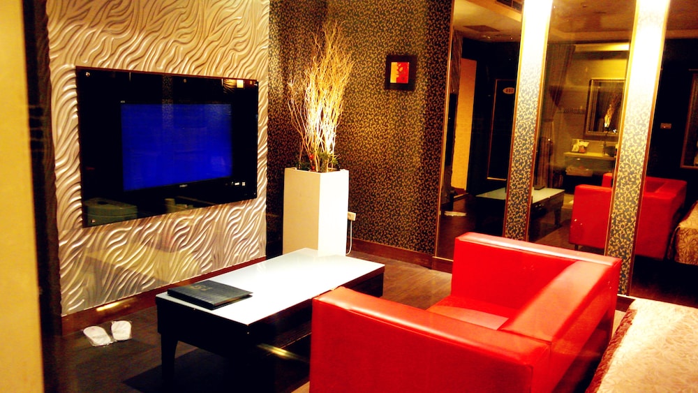 discovery motel tucheng