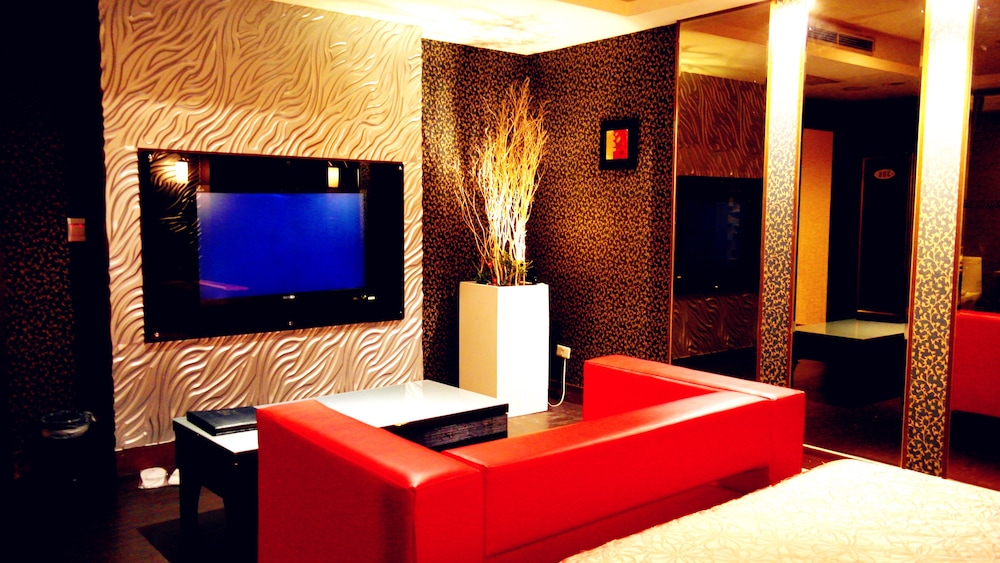 discovery motel tucheng