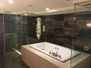 discovery motel tucheng