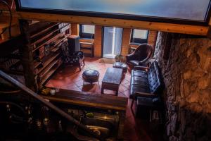 owlstay jiufen wander