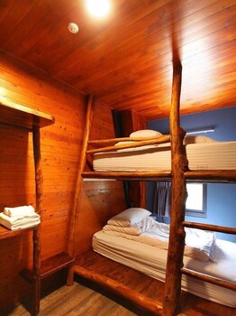 yue lake backpackers
