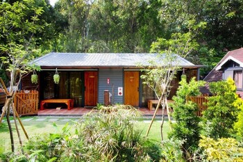 yue lake backpackers