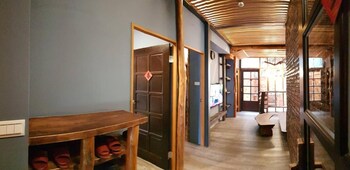 yue lake backpackers