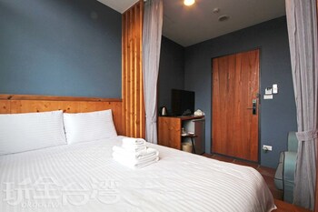 yue lake backpackers