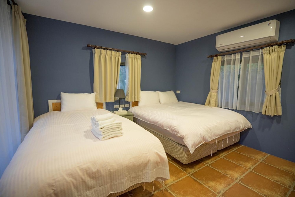 yue lake backpackers