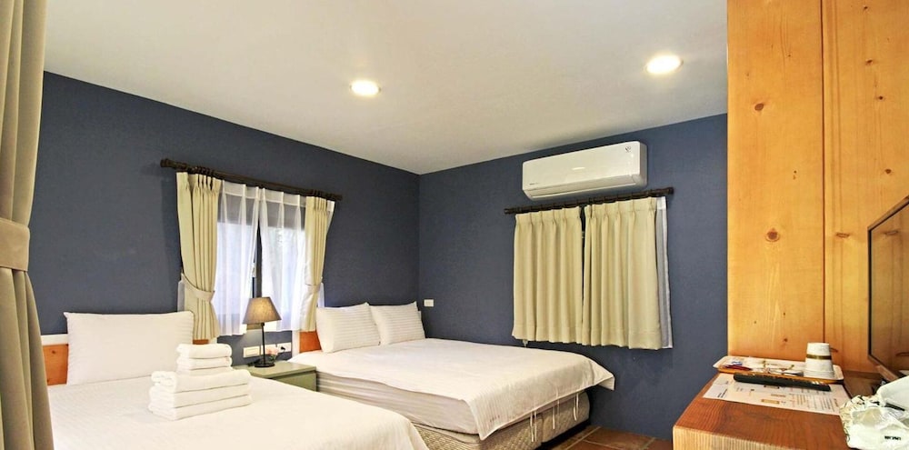 yue lake backpackers