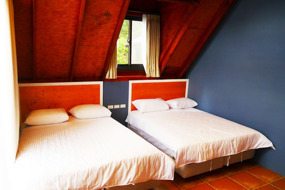 yue lake backpackers