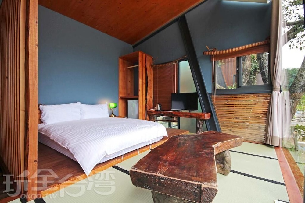 yue lake backpackers