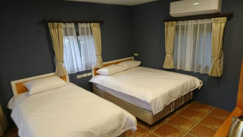 yue lake backpackers